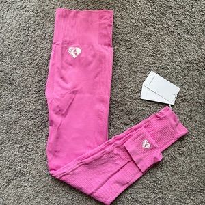 Women’s Best, brand new hot pink workout leggings